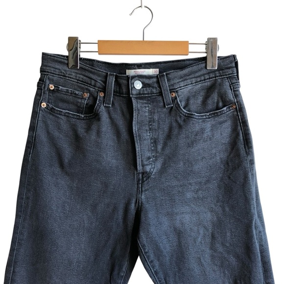 Levi’s Wedgie Straight Black Distressed Jeans Size 30 - Picture 3 of 16